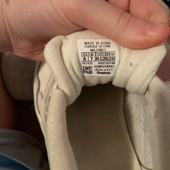 Reebok shoes - Picture 2 of 4